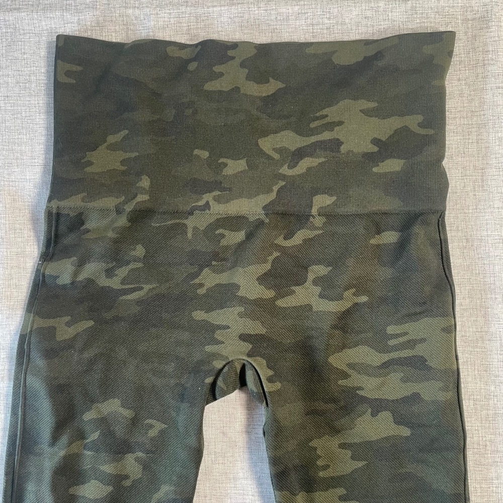 Spanx Look At Me Now Seamless Camo Leggings Green High Waisted XS/TP Camouflage - Picture 7 of 10